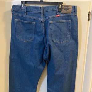 Wrangler 38x30 relaxed fit.